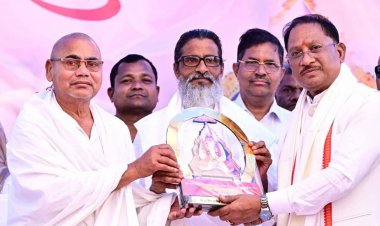 मुख्यमंत्री श्री विष्णु देव साय कबीर मठ आश्रम में आयोजित अखिल भारतीय सद्गुरु कबीर संत सम्मेलन में हुए शामिल.