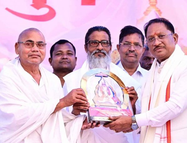 मुख्यमंत्री श्री विष्णु देव साय कबीर मठ आश्रम में आयोजित अखिल भारतीय सद्गुरु कबीर संत सम्मेलन में हुए शामिल.