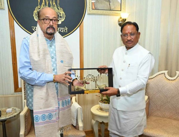 राज्यपाल श्री रमेन डेका के जन्मदिन के अवसर पर मुख्यमंत्री श्री विष्णु देव साय ने उन्हें बधाई और शुभकामनाएं दीं।