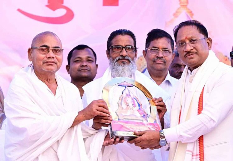 मुख्यमंत्री श्री विष्णु देव साय कबीर मठ आश्रम में आयोजित अखिल भारतीय सद्गुरु कबीर संत सम्मेलन में हुए शामिल.