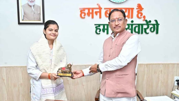 यूपीएससी सिविल सेवा परीक्षा में 35वीं रैंक प्राप्त करने वाली सुश्री वैभवी अग्रवाल को मुख्यमंत्री ने दी बधाई.